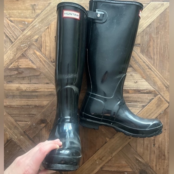 (Marks on front)Hunter Tall Glossy Adjustable Boots - Picture 2 of 8